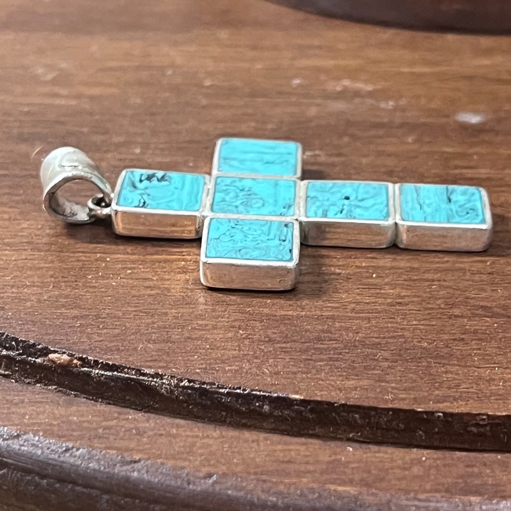 Large Faux Turquoise Cross Pendant Silver Tone Southwestern Western Boho 2.25" - Picture 4 of 6